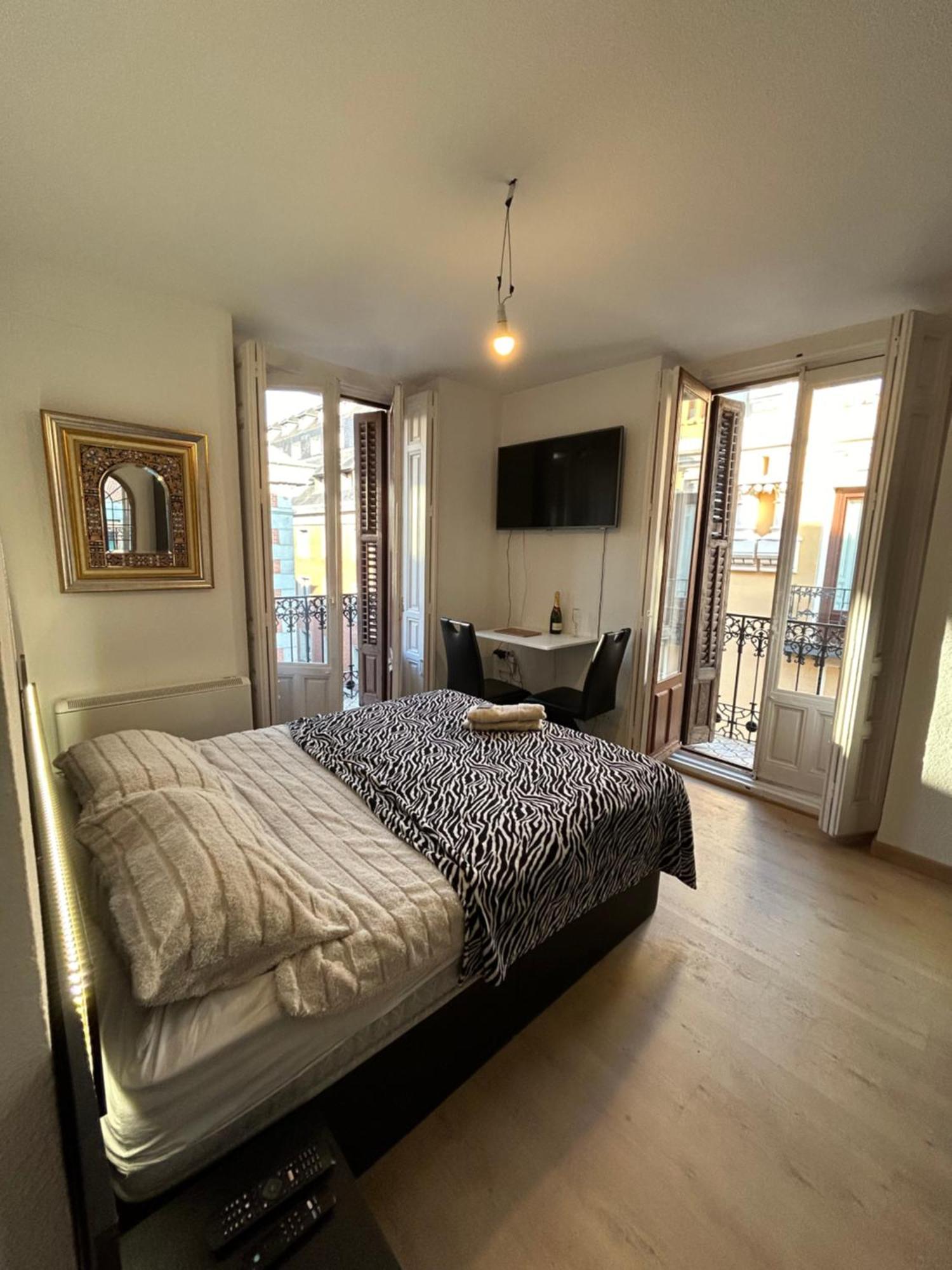 Room In Plaza Mayor Madrid Exterior photo